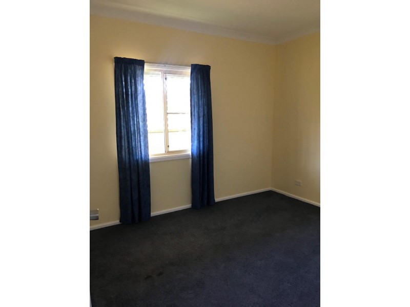 4 Light Horse Place, Parkes NSW 2870