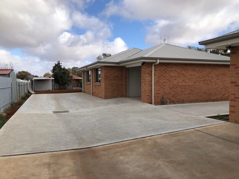 2/118 Currajong Street, Parkes NSW 2870