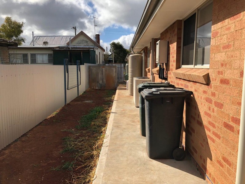 2/118 Currajong Street, Parkes NSW 2870