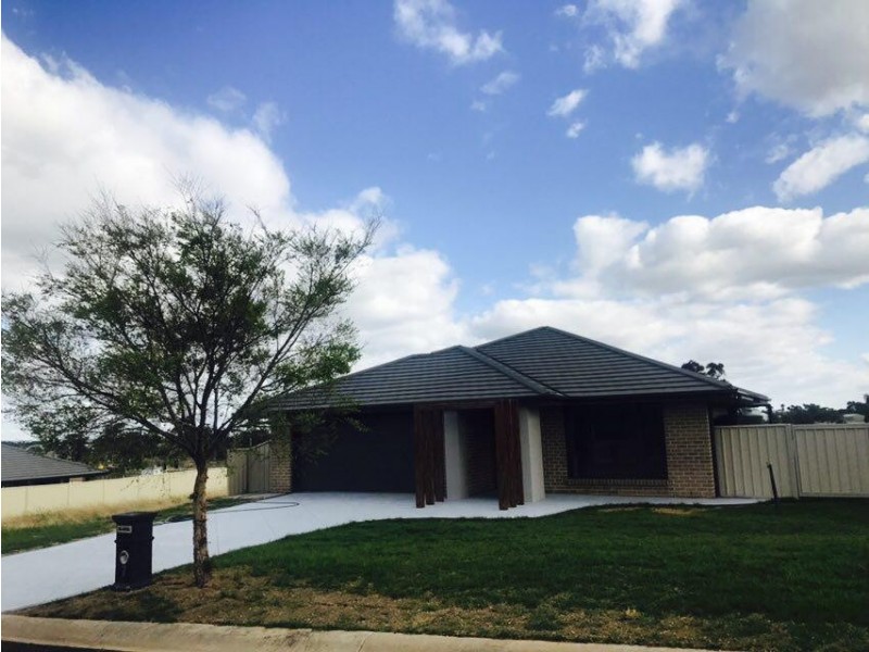 7 Rosewood Avenue, Parkes NSW 2870