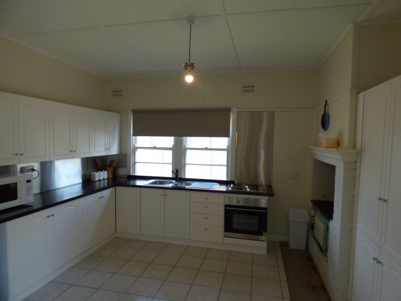 11 Thomson Street, Forbes NSW 2871
