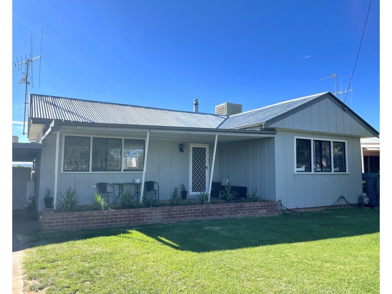 13 Middleton Street, Parkes NSW 2870