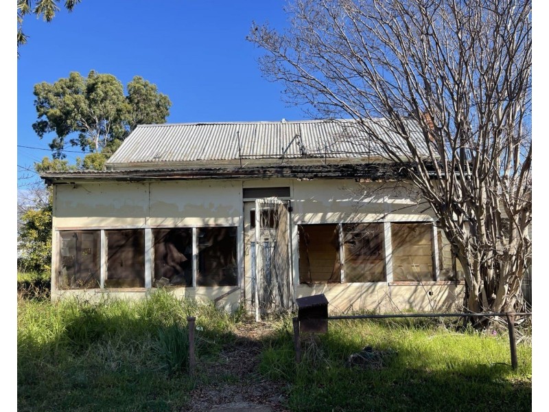 20 Caswell Street, Peak Hill NSW 2869