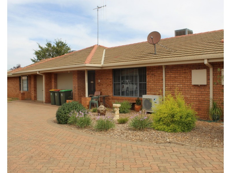 1 and 3/24 Ebelina Cres, Parkes NSW 2870