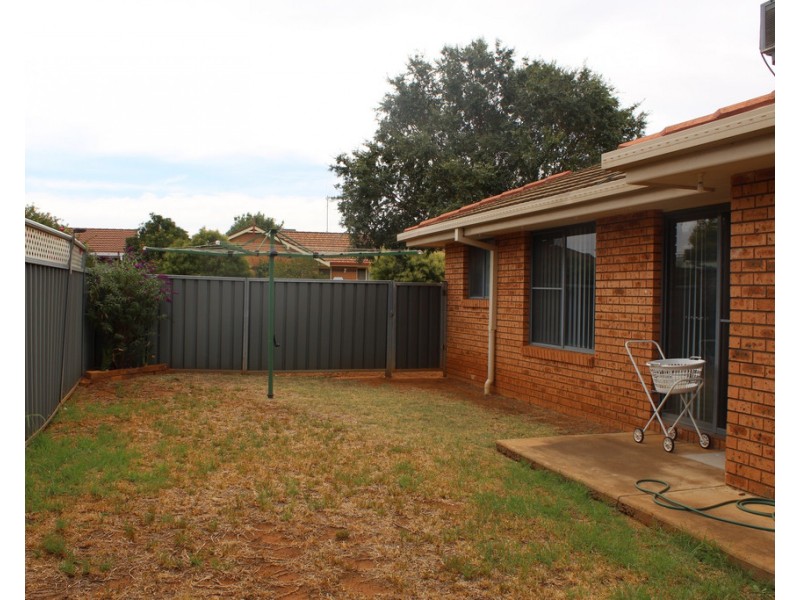 1 and 3/24 Ebelina Cres, Parkes NSW 2870