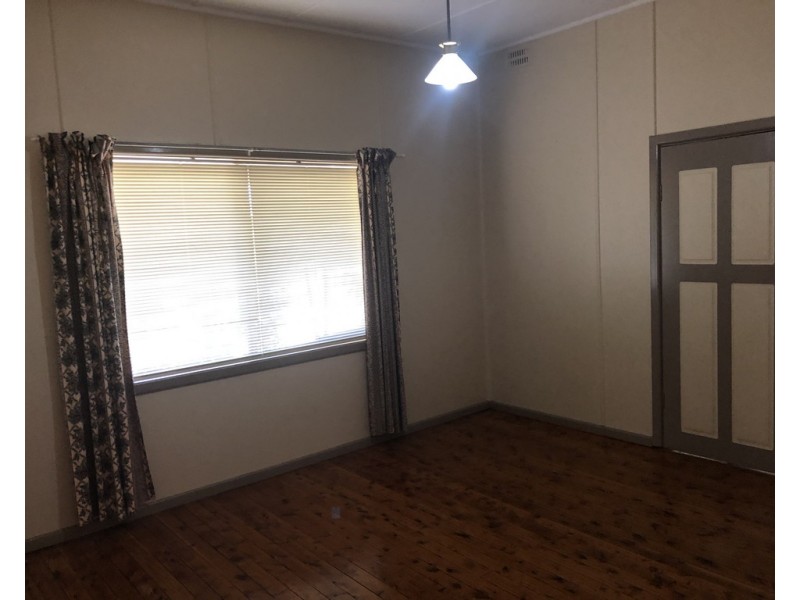 43 Brolgan Road, Parkes NSW 2870