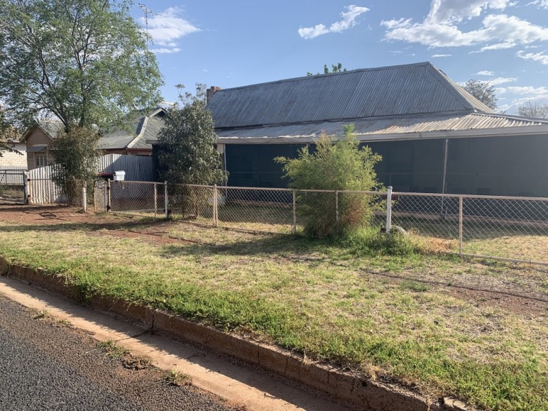 96 Derribong Street, Peak Hill NSW 2869