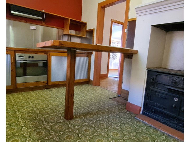 14 Currajong Street, Parkes NSW 2870