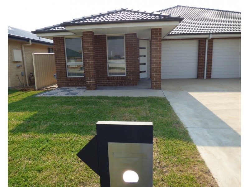 2b Dunstan Close, Forbes NSW 2871