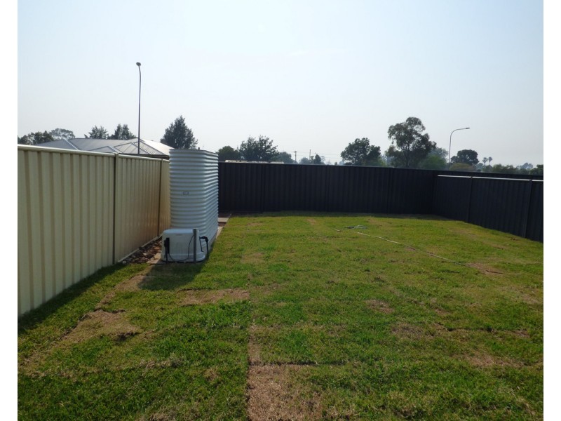 2b Dunstan Close, Forbes NSW 2871