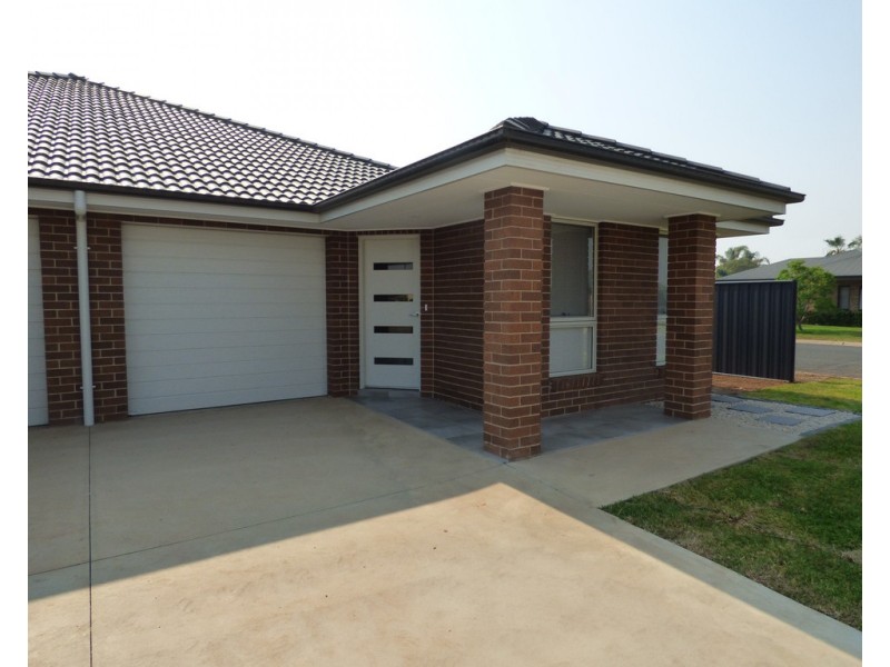 2a Dunstan Close, Forbes NSW 2871