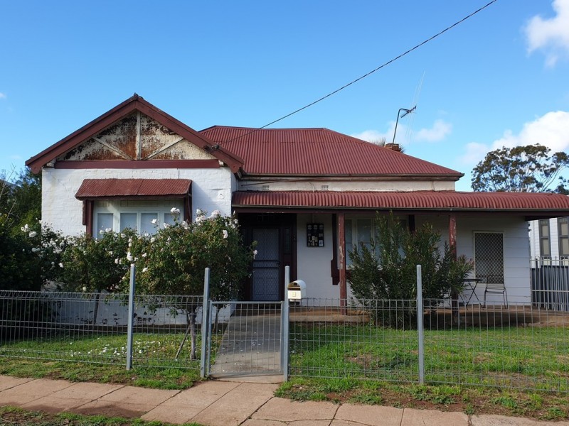 9 Close Street, Parkes NSW 2870