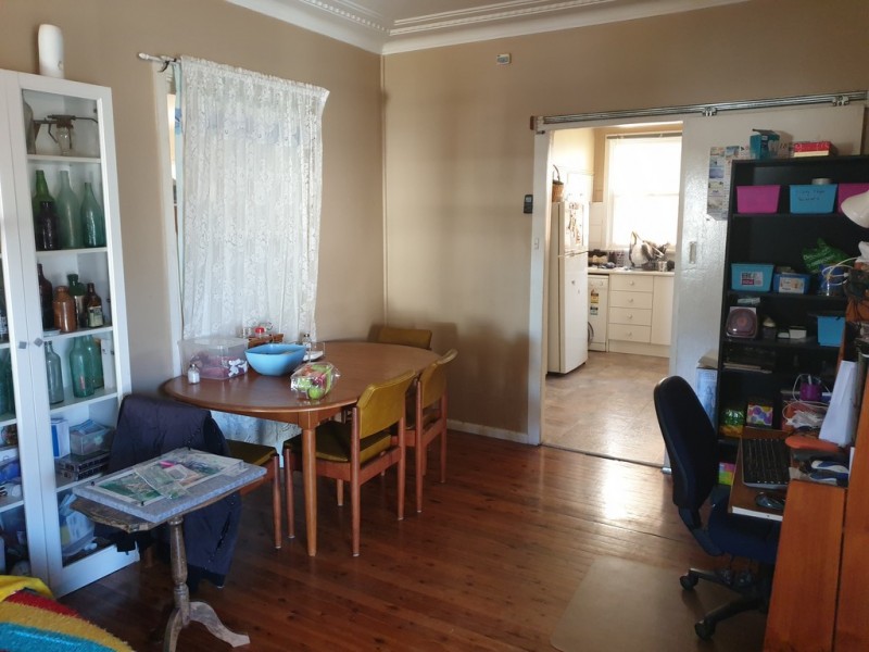 8 Moon Cres, Parkes NSW 2870