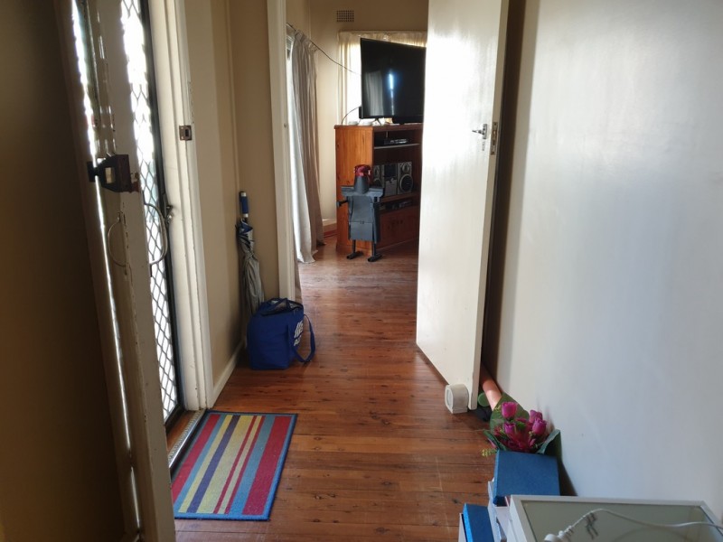 8 Moon Cres, Parkes NSW 2870