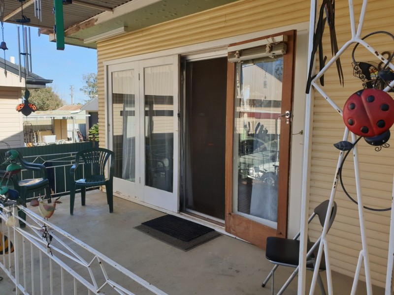 8 Moon Cres, Parkes NSW 2870