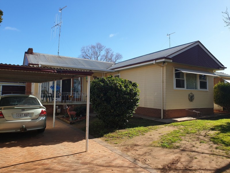 8 Moon Cres, Parkes NSW 2870