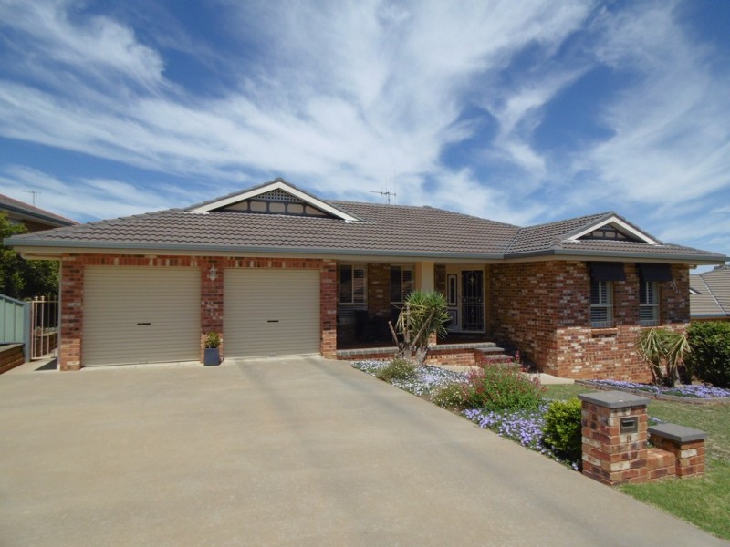 14 Glenburnie Close, Parkes NSW 2870