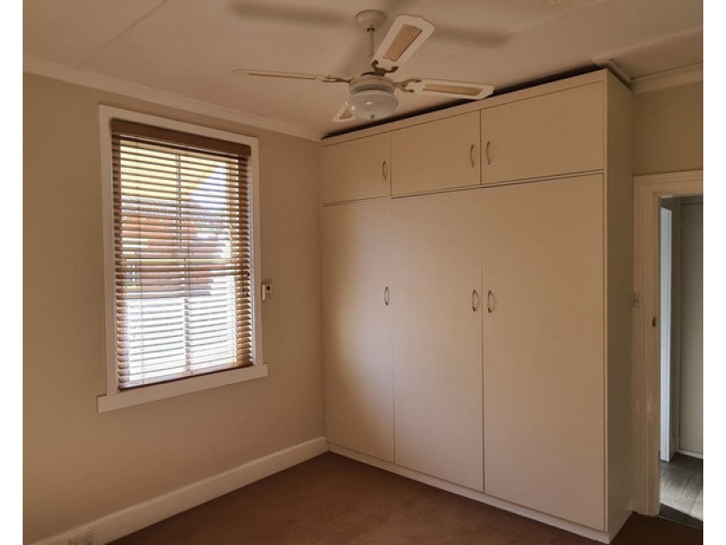 29 Orange Street, Parkes NSW 2870