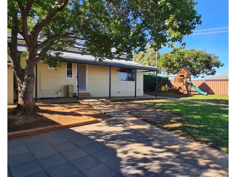 29 Orange Street, Parkes NSW 2870