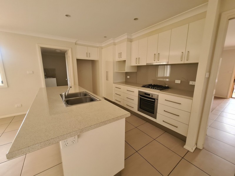 36 Reid Street, Parkes NSW 2870