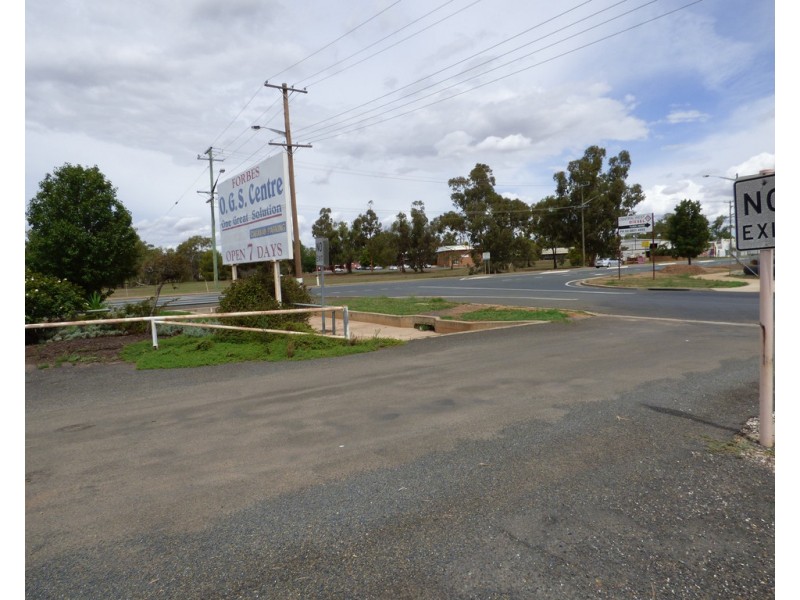 1/16 Parkes Road, Forbes NSW 2871