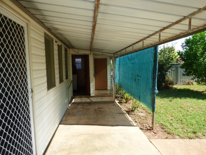 6 Bartley Street, Forbes NSW 2871