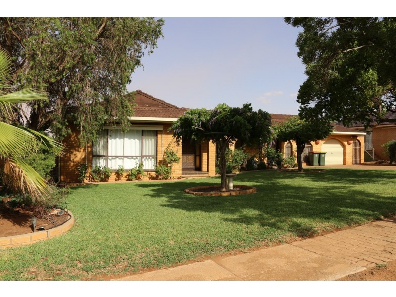 17 Gatenby Street, Condobolin NSW 2877