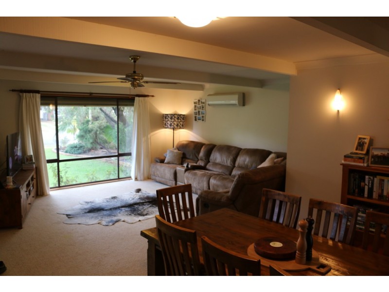 17 Gatenby Street, Condobolin NSW 2877