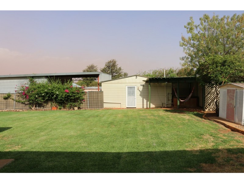 17 Gatenby Street, Condobolin NSW 2877