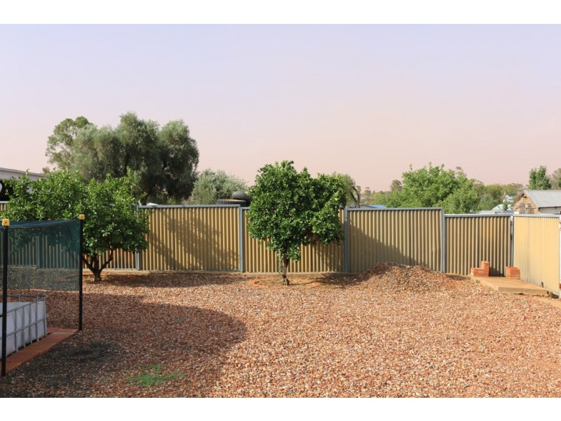 17 Gatenby Street, Condobolin NSW 2877