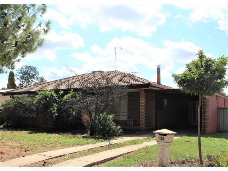 31 Lawson Street, Parkes NSW 2870