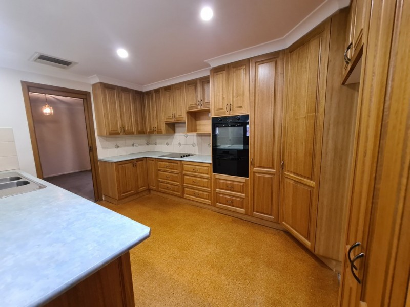 31 Lawson Street, Parkes NSW 2870