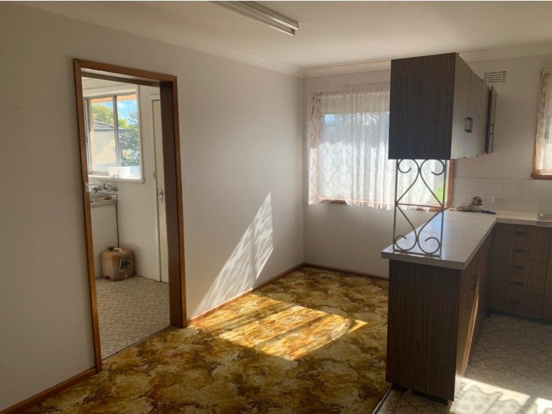 4 Downes Cresent, Parkes NSW 2870