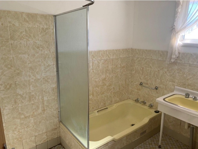 4 Downes Cresent, Parkes NSW 2870