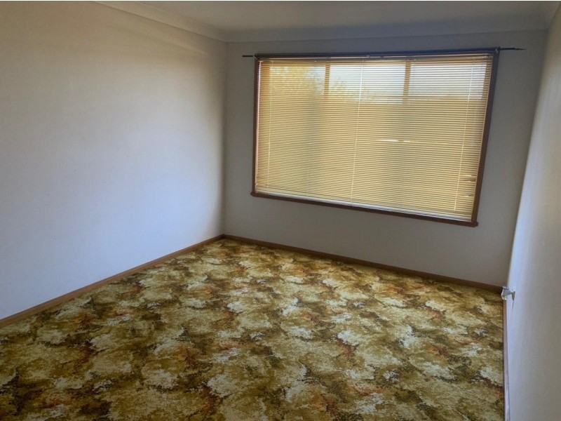 4 Downes Cresent, Parkes NSW 2870