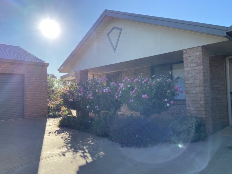 31 Noonan Street, Parkes NSW 2870