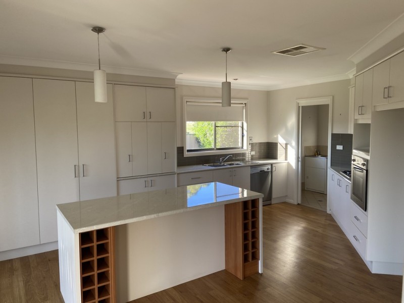 31 Noonan Street, Parkes NSW 2870