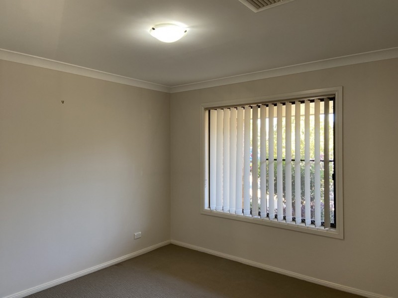 31 Noonan Street, Parkes NSW 2870