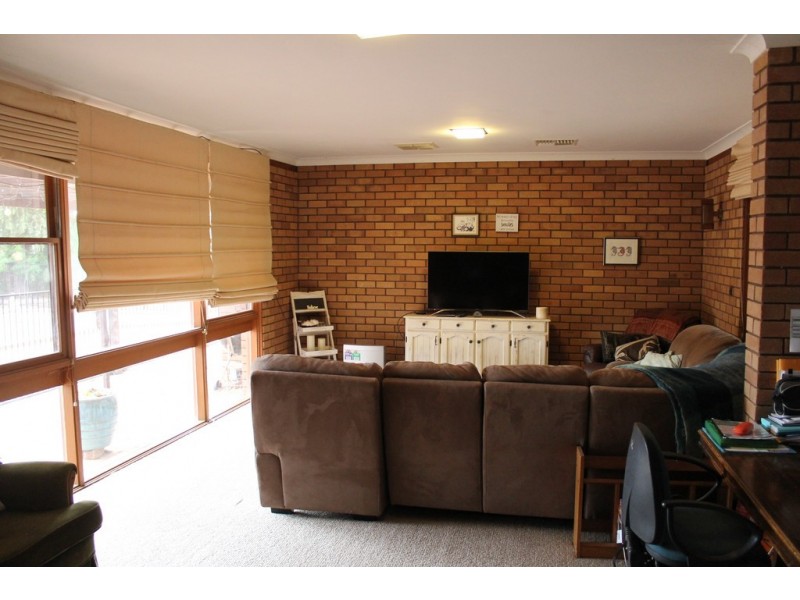 79 Officers Parade, Condobolin NSW 2877