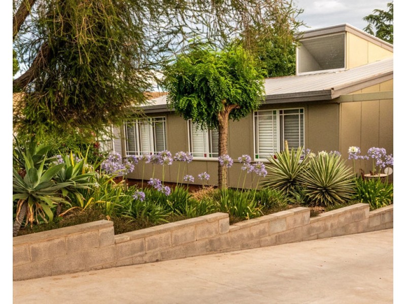 3 Evans Parade, Parkes NSW 2870