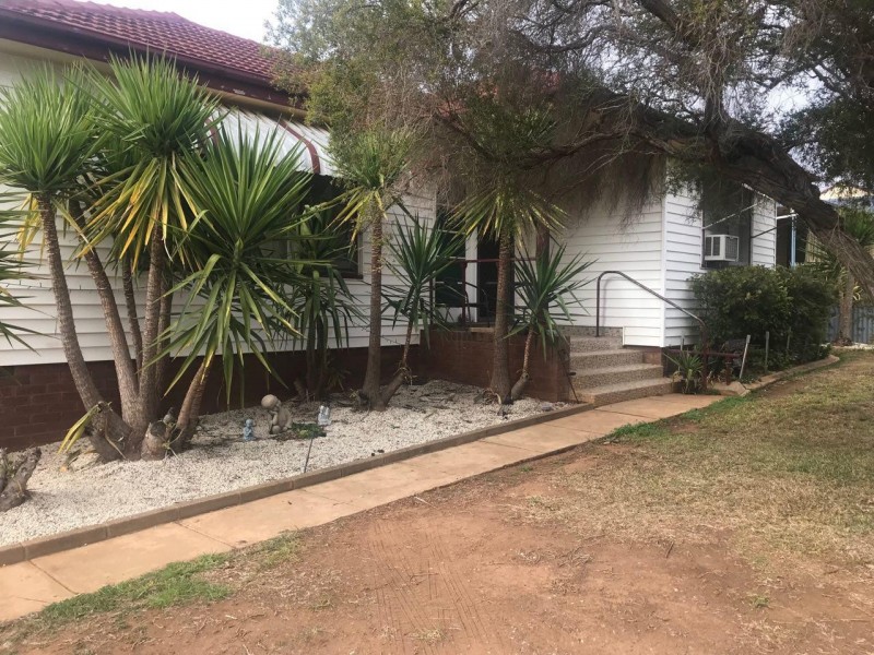 11 Keast Street, Parkes NSW 2870