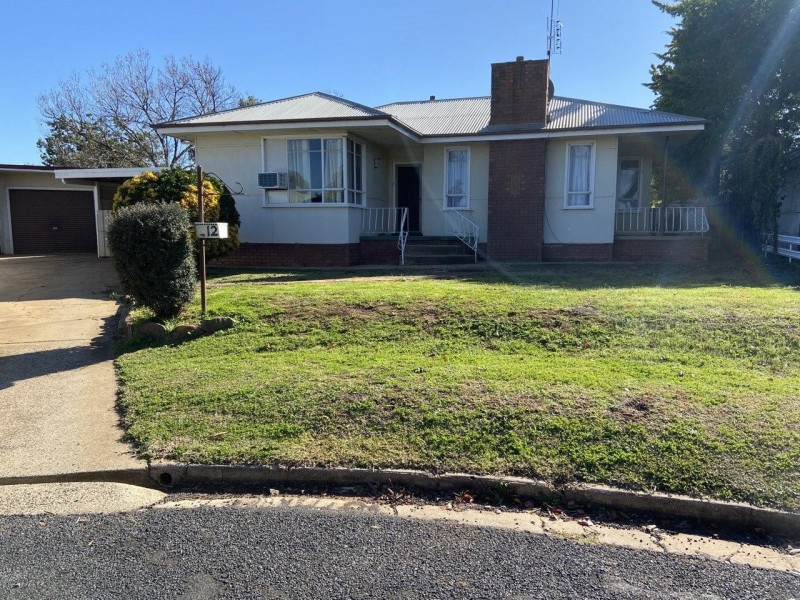 12 Moon Crescent, Parkes NSW 2870
