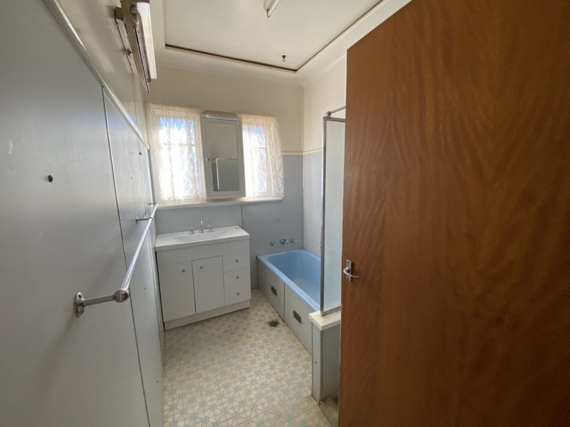 12 Moon Crescent, Parkes NSW 2870