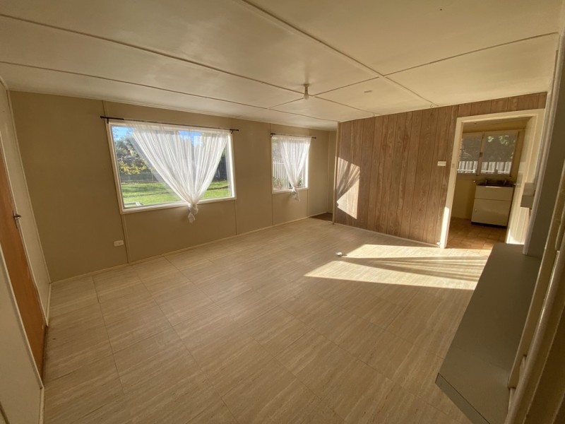 12 Moon Crescent, Parkes NSW 2870