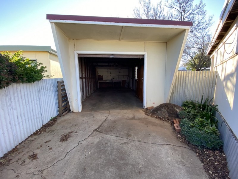 12 Moon Crescent, Parkes NSW 2870