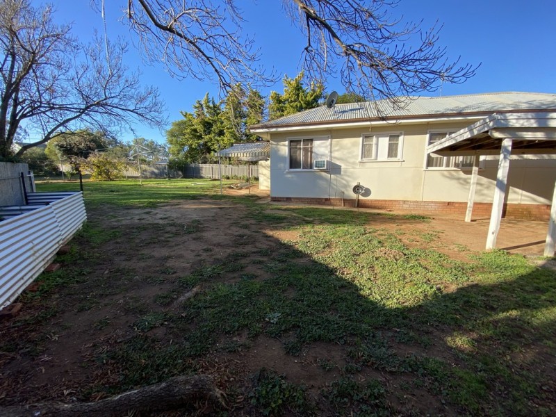 12 Moon Crescent, Parkes NSW 2870