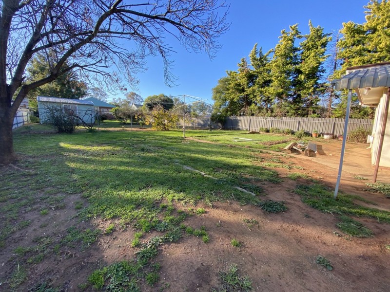 12 Moon Crescent, Parkes NSW 2870