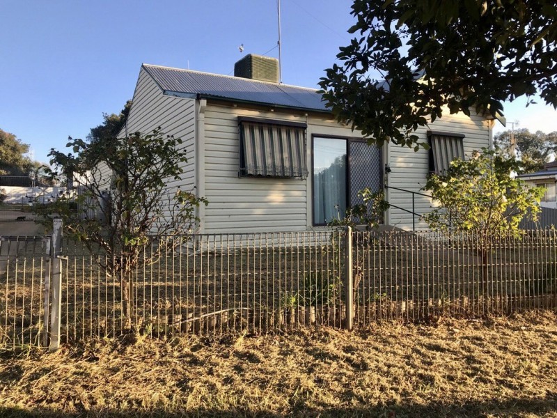 11 Woodward Street, Parkes NSW 2870