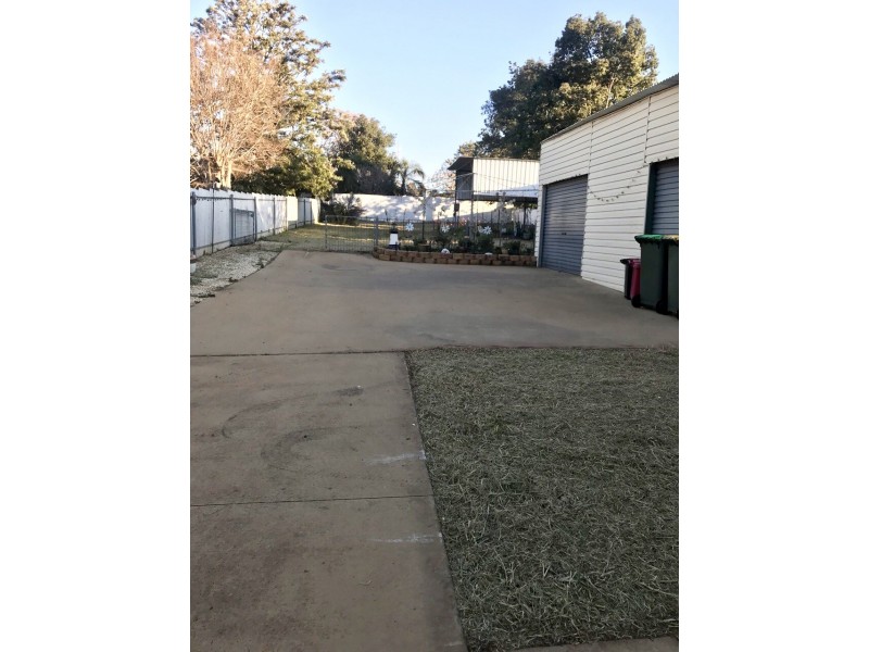 11 Woodward Street, Parkes NSW 2870