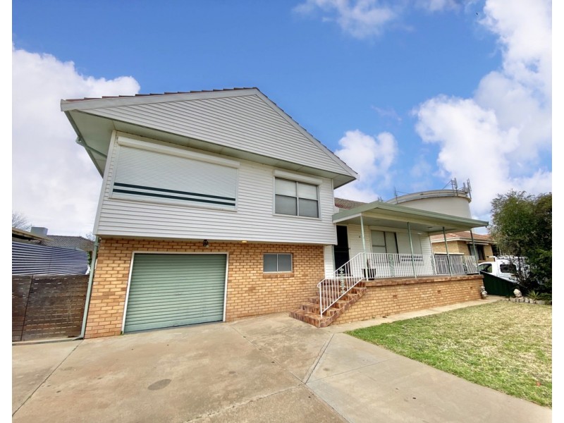 13 Holloway Street, Forbes NSW 2871